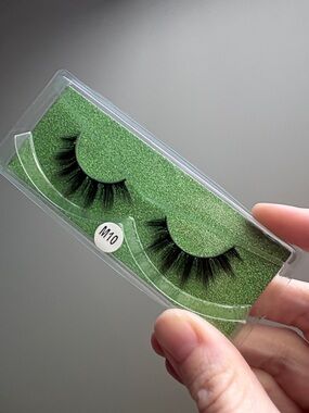 17mm Dramatic Black M10 Mink-Style False Lashes - Set of 8 Pairs